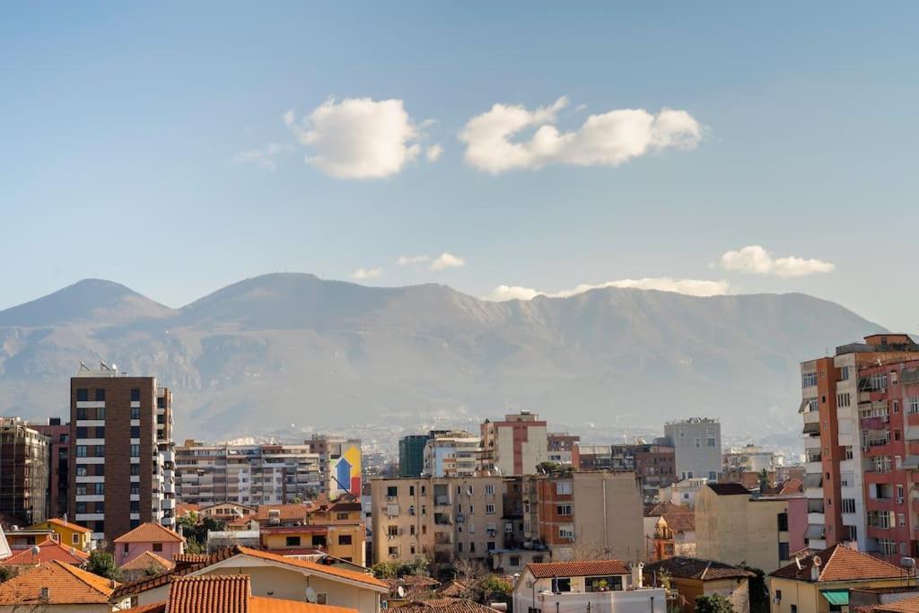 New Bazaar Apartment Tirana Bagian luar foto
