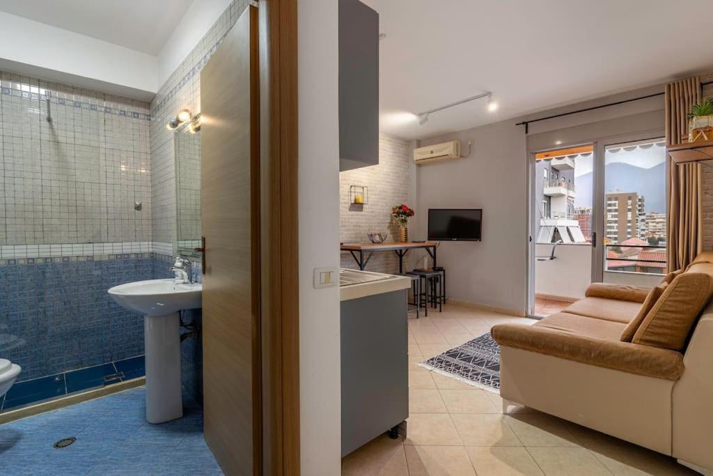 New Bazaar Apartment Tirana Bagian luar foto